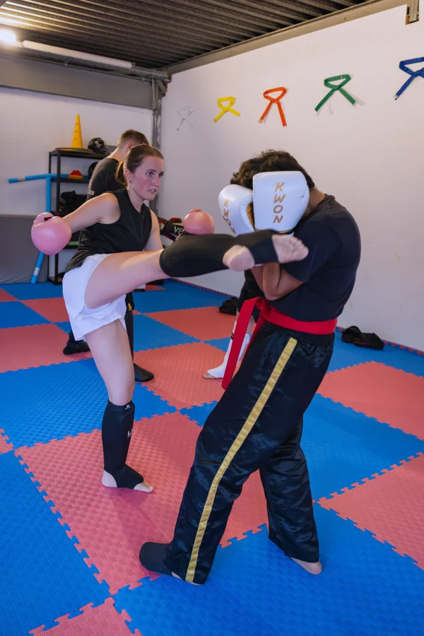 Kickboxen und Selbstverteidigung im Partnertraining